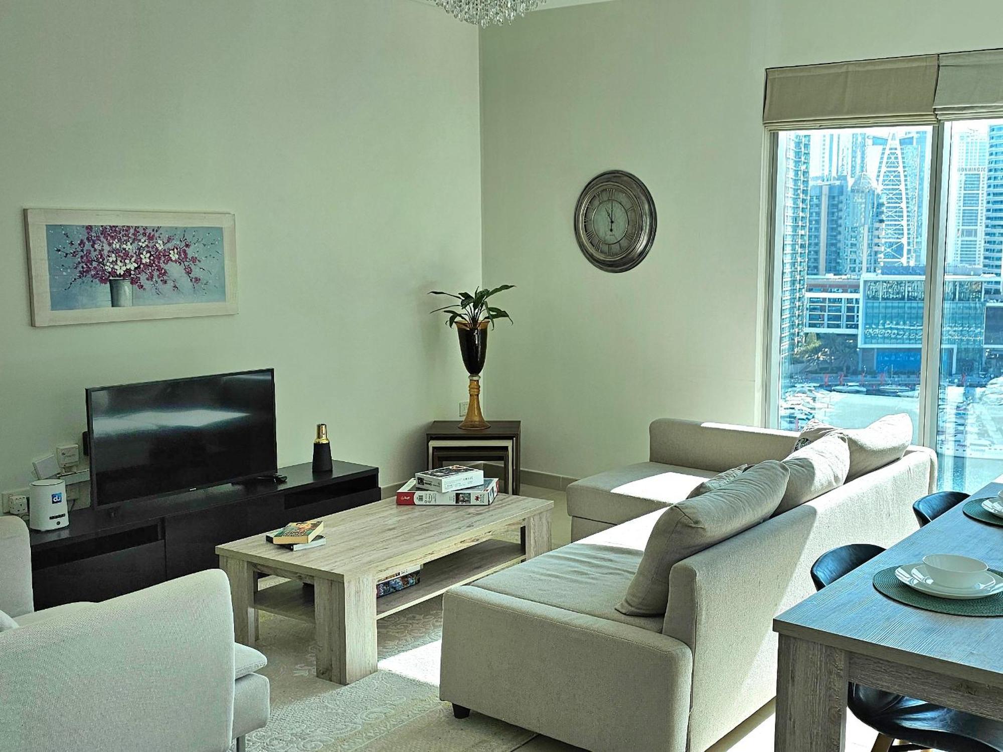 Luxurious Large 2br With Marina And Sea Views Appartamento
